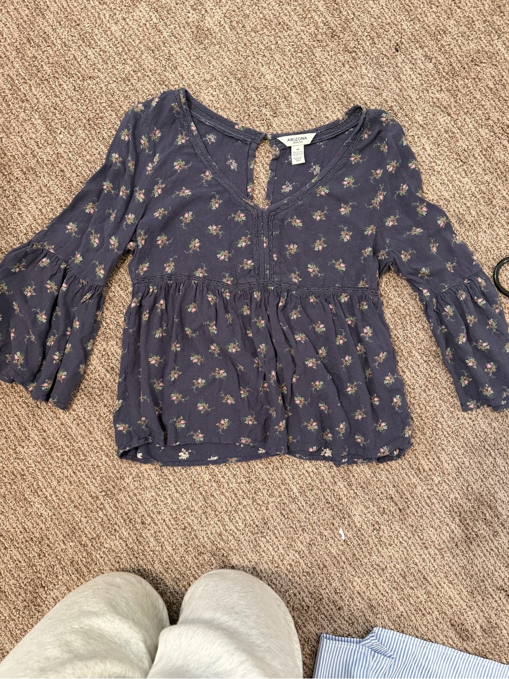 Arizona Jean Company navy floral peasant top